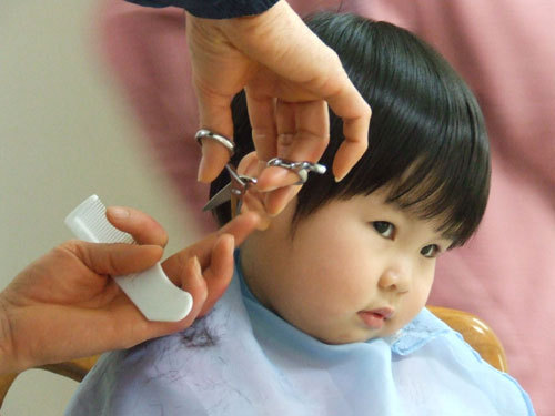Cắt tóc cho bé Chọn thời điểm nào? – Alatka